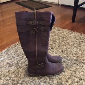 Women’s maroon boots